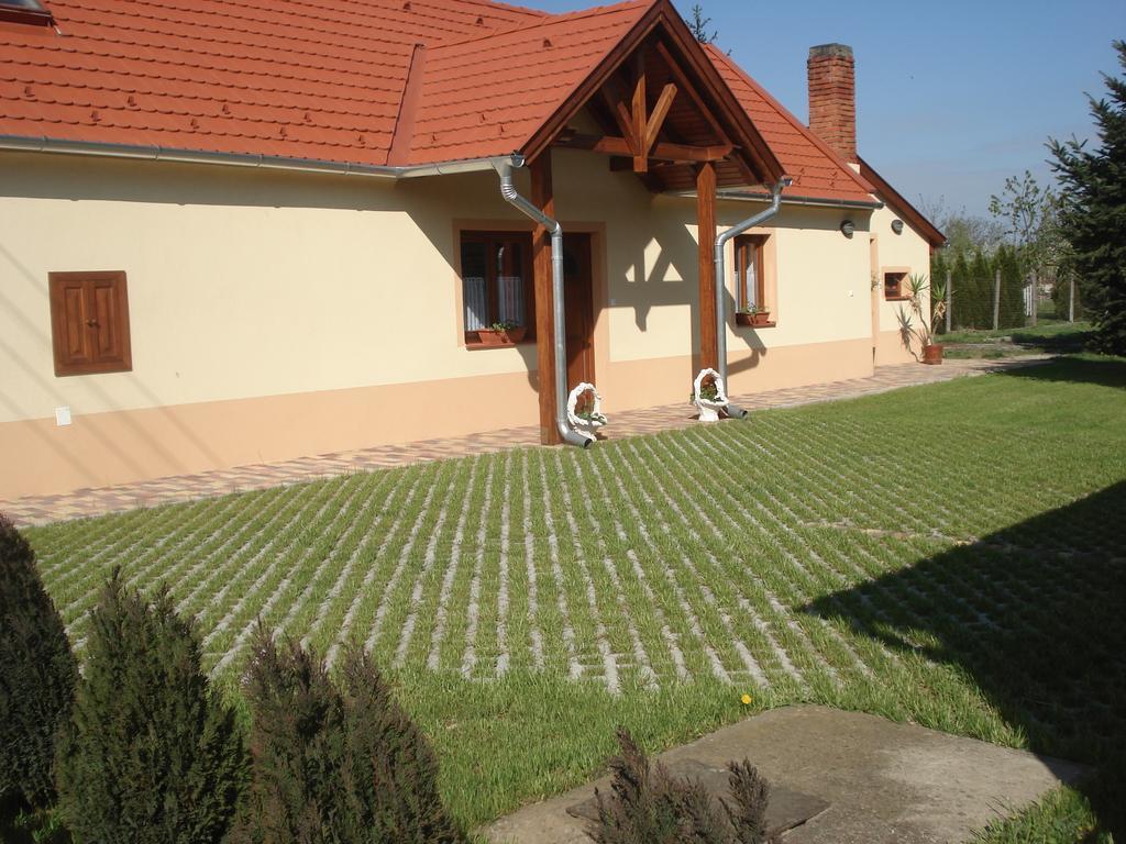 Gerendas Vendeghaz Sotony Экстерьер фото